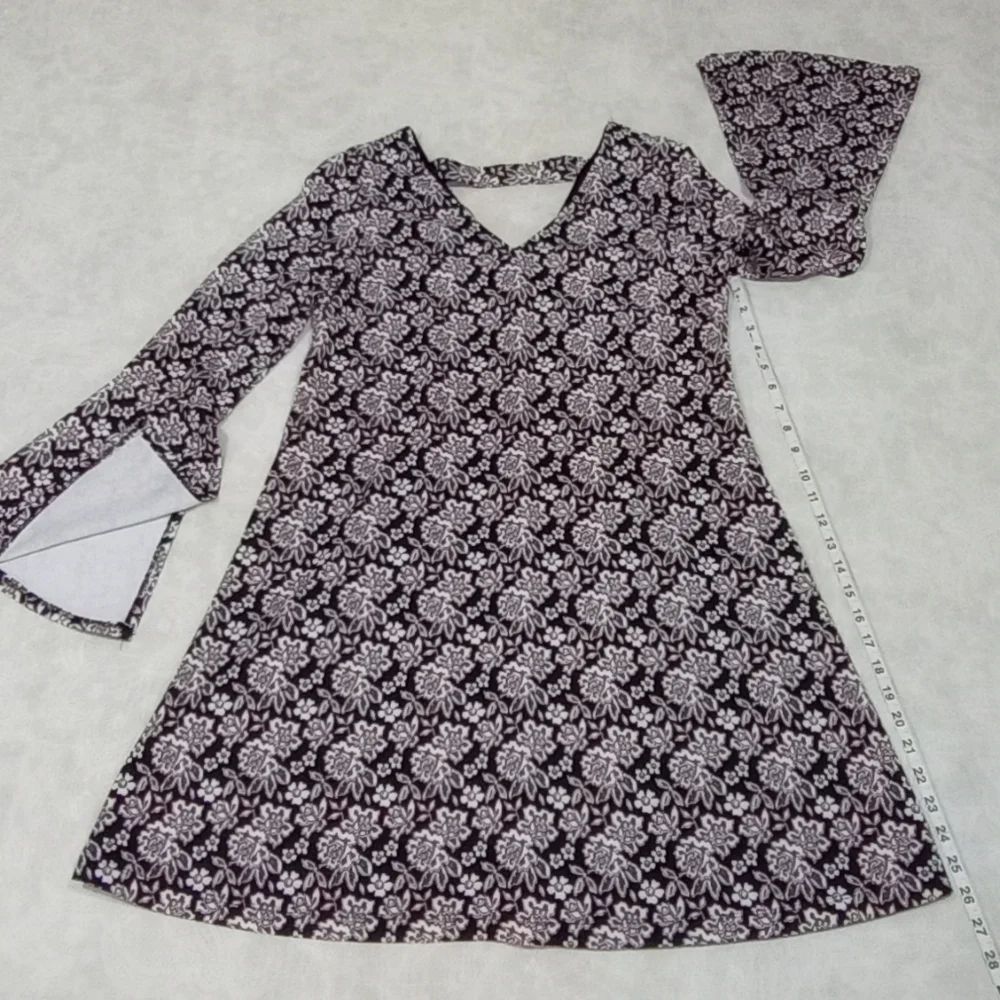 SIGNATURE ROBBIE BEE Black with Red Accents Floral Print Split Bell Slee… - Picture 5 of 9